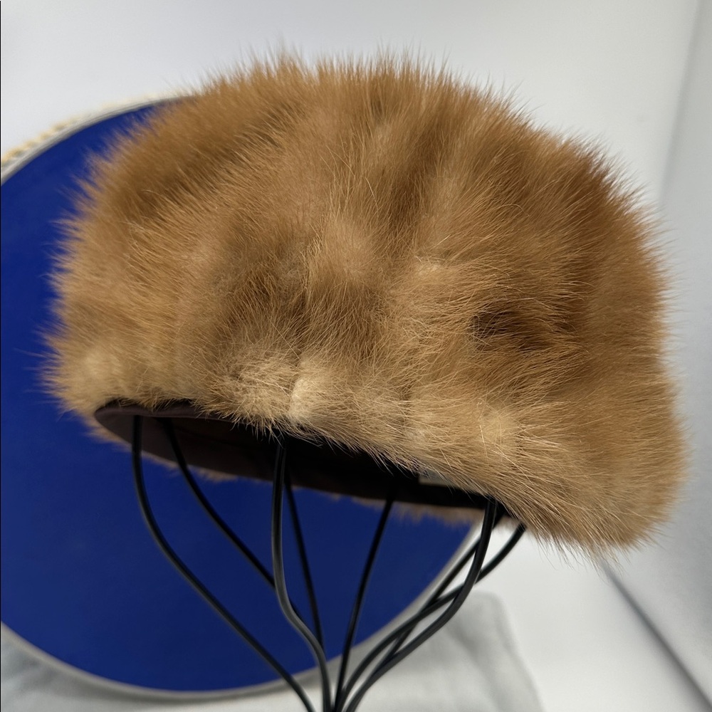 Vintage Lazarus of Paris/Cincinnati Mink Cloche/Pill Box Hat
Dates-1940’s-60’s - Picture 2 of 10